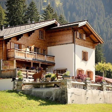 Готель Berghaus Alpenroesli Клостерс Екстер'єр фото