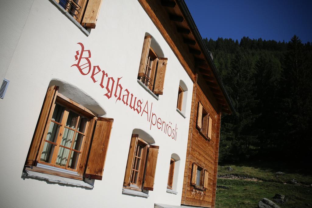 Готель Berghaus Alpenroesli Клостерс Екстер'єр фото