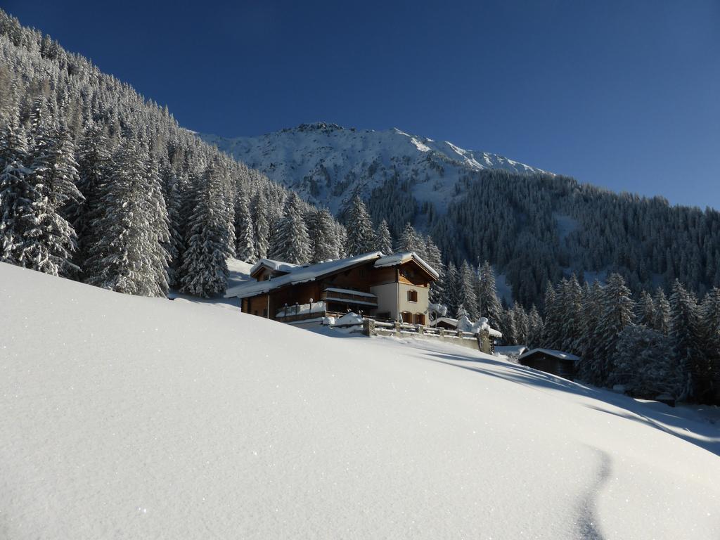Готель Berghaus Alpenroesli Клостерс Екстер'єр фото