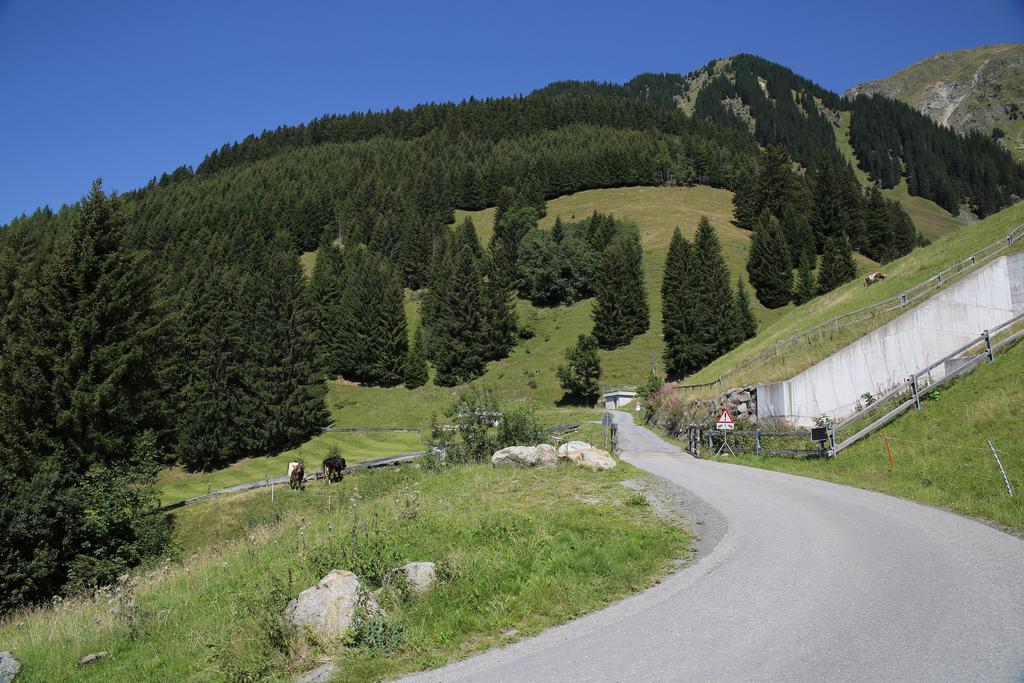 Готель Berghaus Alpenroesli Клостерс Екстер'єр фото